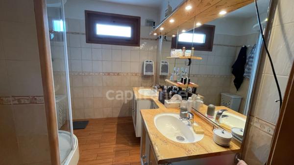 Proche de Cluses (74), A vendre, maison individuelle P6, terrain clos, garages