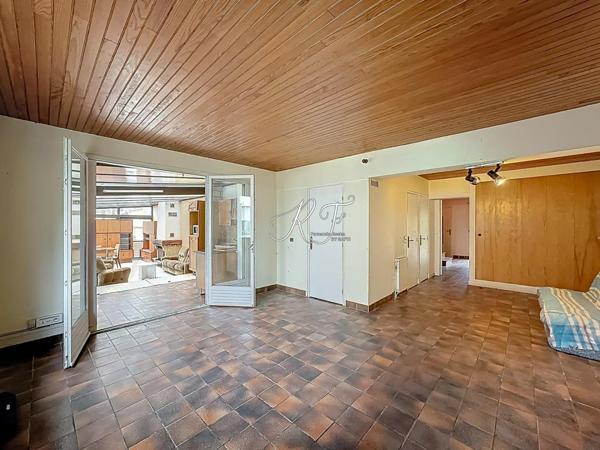 ensemble immobilier de 9 pièces avec une maison et une grande dépendance