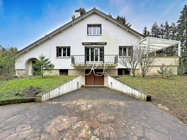 ensemble immobilier de 9 pièces avec une maison et une grande dépendance