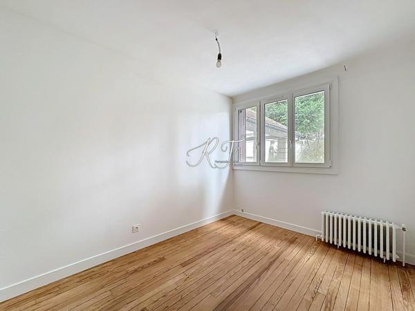 ensemble immobilier de 9 pièces avec une maison et une grande dépendance