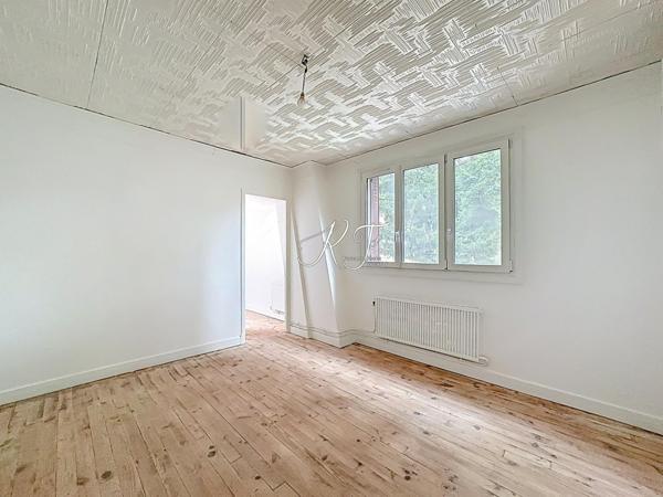 ensemble immobilier de 9 pièces avec une maison et une grande dépendance