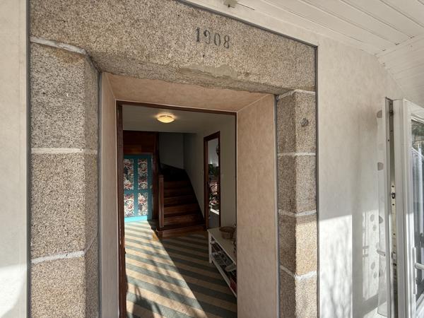 Plouhinec – Maison en Pierre Vue Mer Située à 700 m de la Plage avec Jardin Arboré Garage & Atelier