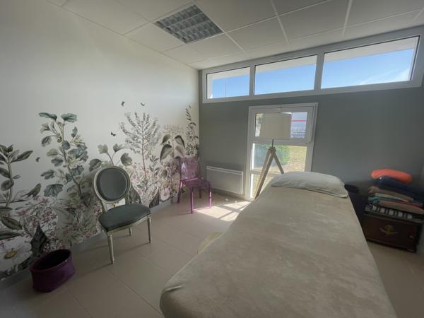 A VENDRE - 560 M2 - BUREAUX - ST HILAIRE DE CHALEON