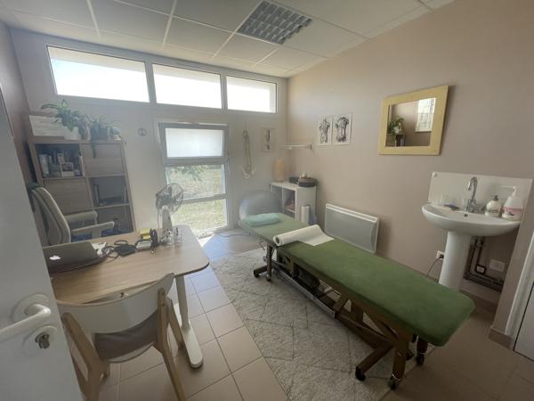 A VENDRE - 560 M2 - BUREAUX - ST HILAIRE DE CHALEON