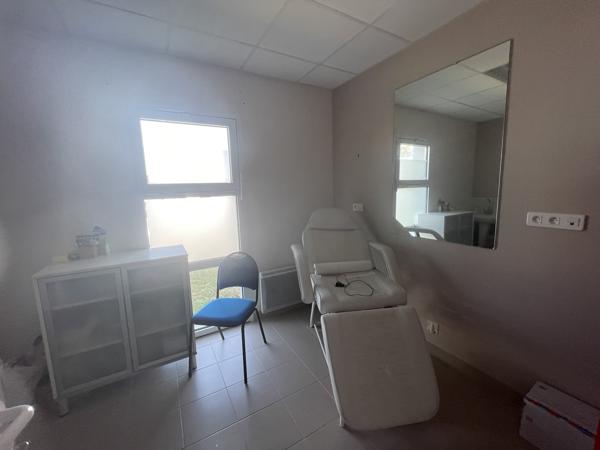 A VENDRE - 560 M2 - BUREAUX - ST HILAIRE DE CHALEON