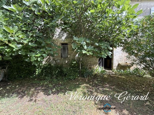 Authentique maison de caractère en pierre du XVIIIe siècle avec 200 m² habitables, dépendances et jardin clos
