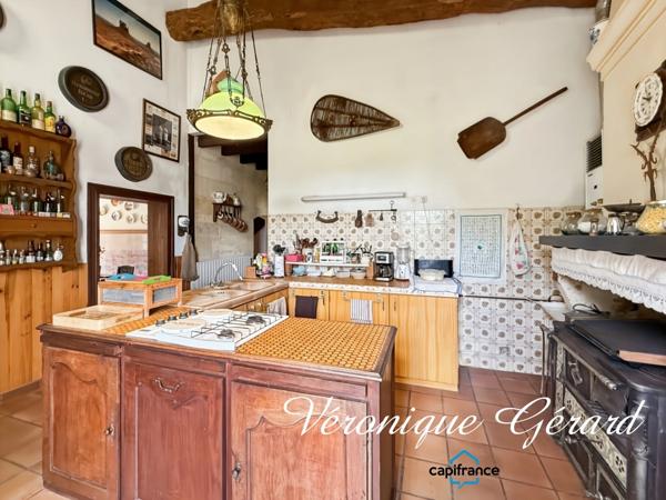 Authentique maison de caractère en pierre du XVIIIe siècle avec 200 m² habitables, dépendances et jardin clos