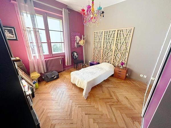 Maison 6 pièces de 140 m2, 4 chambres et un bureau