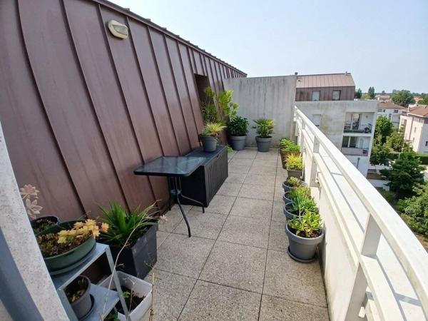Location                                                      Appartement
                        
                     2 pièces                      49 m2                     à Saint-Sébastien-sur-Loire