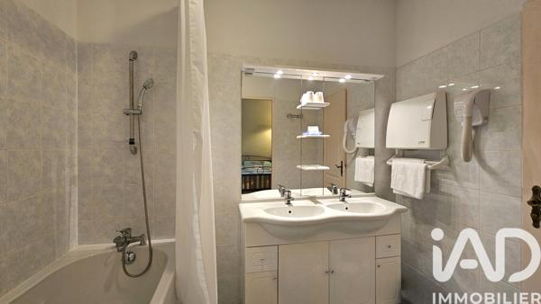 Immeuble à vendre 440 m² Dirac