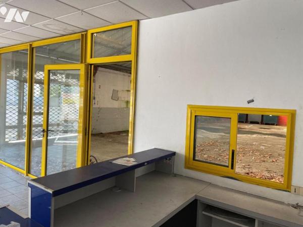 TERRAIN / GARAGE, PORT-LOUIS