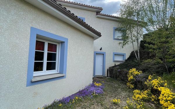 Maison à vendre    5 pièces •  Saint-Flour