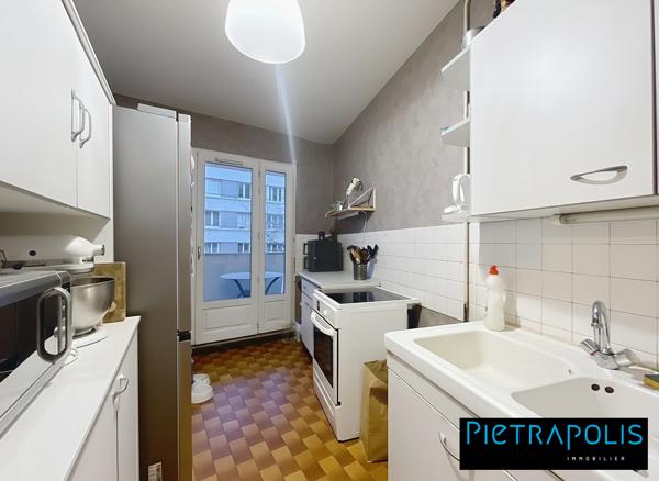 T2 avec grand balcon et stationnement