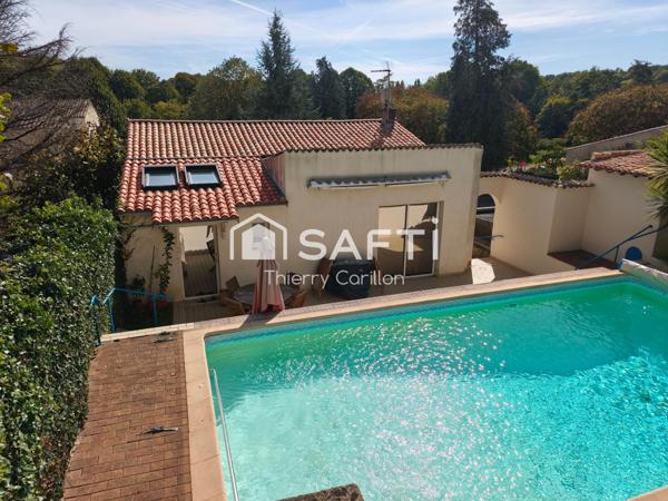 Pavillon sur sous sol en ville.