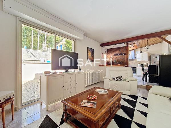 Pavillon sur sous sol en ville.