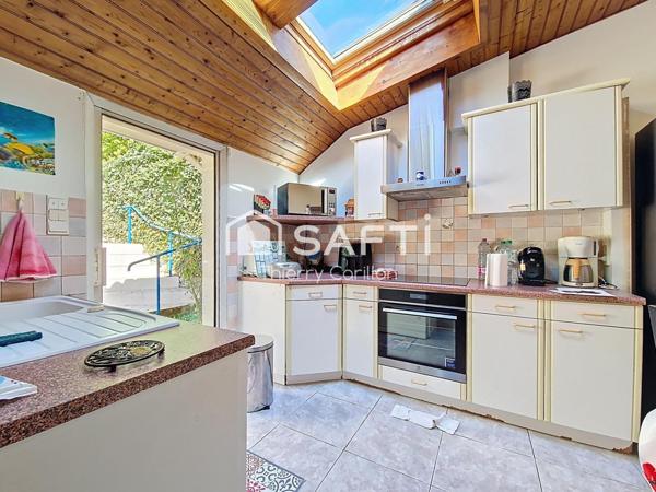 Pavillon sur sous sol en ville.