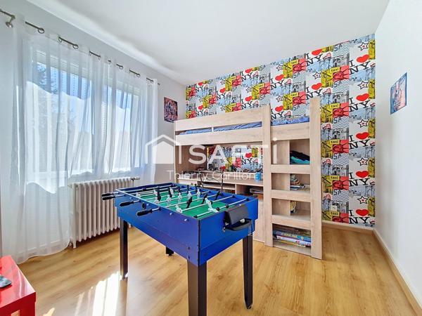 Pavillon sur sous sol en ville.