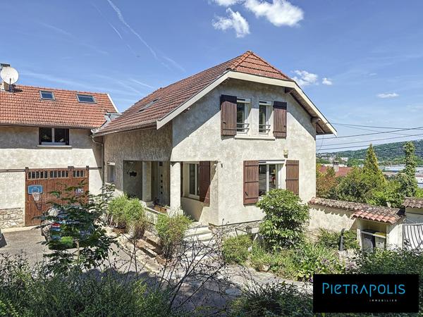 Maison sur les hauteurs au calme