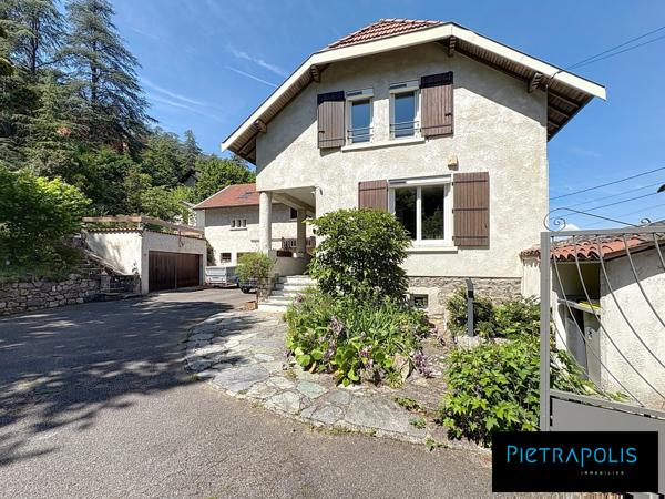 Maison sur les hauteurs au calme