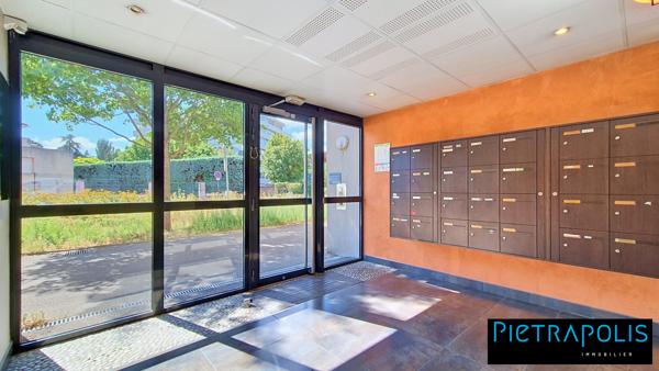 Local commercial PMR de 45m² - Coeur Tassin Le Phare - Sans travaux - Garage en SUS
