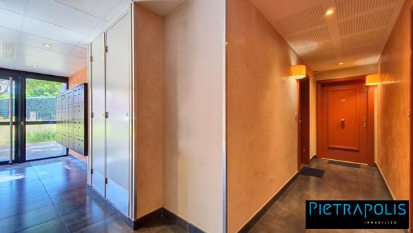 Local commercial PMR de 45m² - Coeur Tassin Le Phare - Sans travaux - Garage en SUS