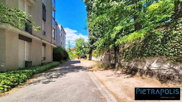 Local commercial PMR de 45m² - Coeur Tassin Le Phare - Sans travaux - Garage en SUS