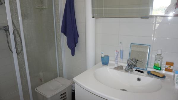 TRES BEAU 2 PIECES MEUBLE DERNIER ETAGE CALME SANS VIS A VIS