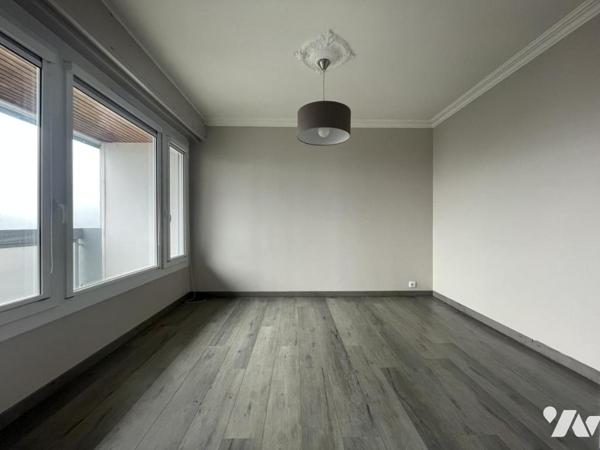 A VENDRE - REZE - Mahaudières - Au 3ème étage- Appartement T4 d'env 71.87m² avec cave et parking.