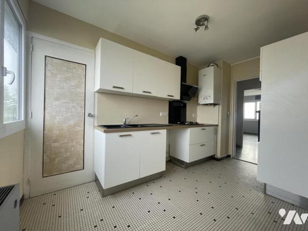 A VENDRE - REZE - Mahaudières - Au 3ème étage- Appartement T4 d'env 71.87m² avec cave et parking.