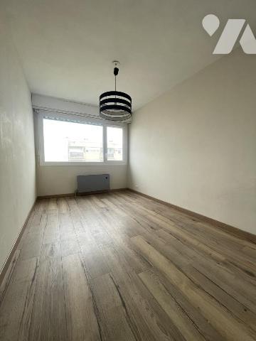 A VENDRE - REZE - Mahaudières - Au 3ème étage- Appartement T4 d'env 71.87m² avec cave et parking.