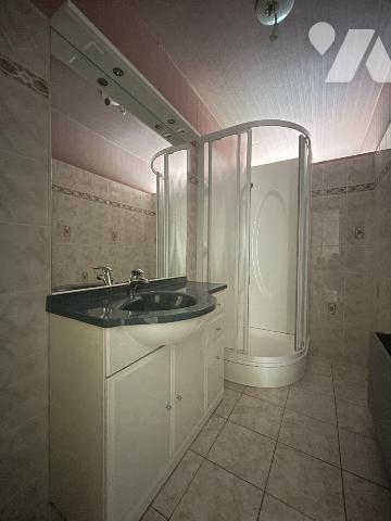 A VENDRE - REZE - Mahaudières - Au 3ème étage- Appartement T4 d'env 71.87m² avec cave et parking.