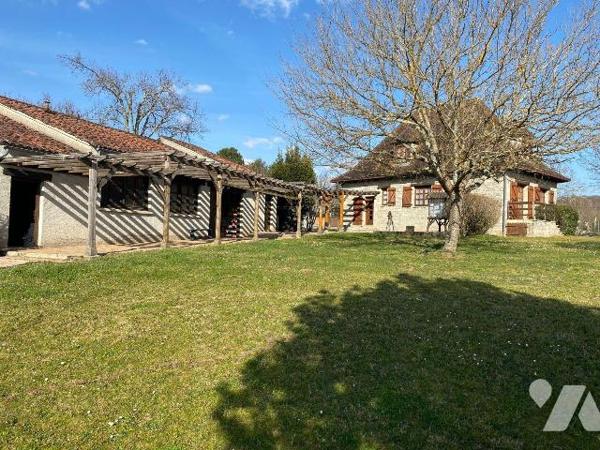 A VENDRE - A CAJARC (46160 - Lot) à deux minutes du bourg du village et des commerces, au calm...