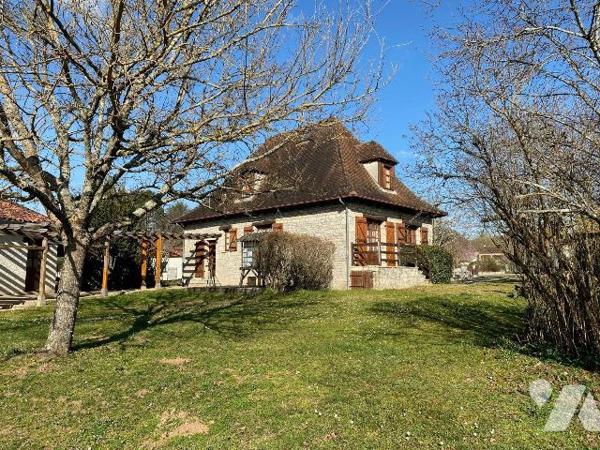  A VENDRE - A CAJARC (46160 - Lot) à deux minutes du bourg du village et des commerces, au calm...