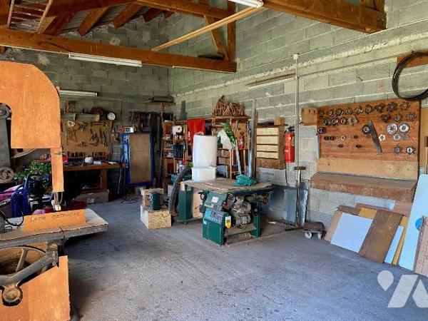  A VENDRE - A CAJARC (46160 - Lot) à deux minutes du bourg du village et des commerces, au calm...