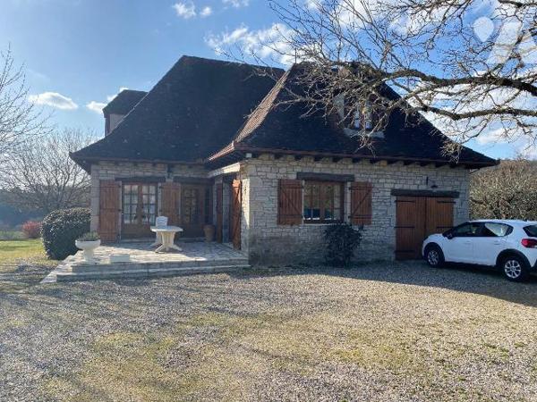  A VENDRE - A CAJARC (46160 - Lot) à deux minutes du bourg du village et des commerces, au calm...
