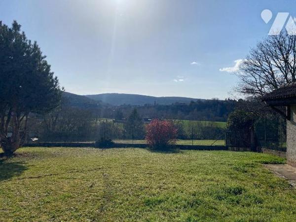  A VENDRE - A CAJARC (46160 - Lot) à deux minutes du bourg du village et des commerces, au calm...