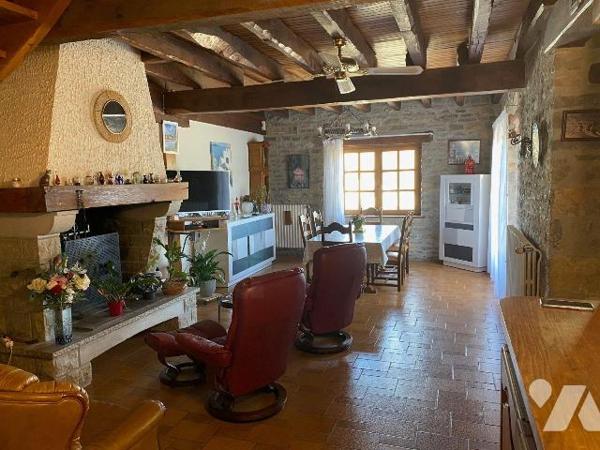  A VENDRE - A CAJARC (46160 - Lot) à deux minutes du bourg du village et des commerces, au calm...