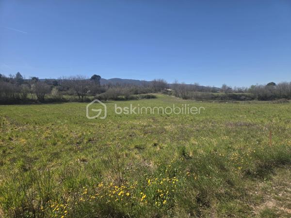 Terrain de 1 700 m²