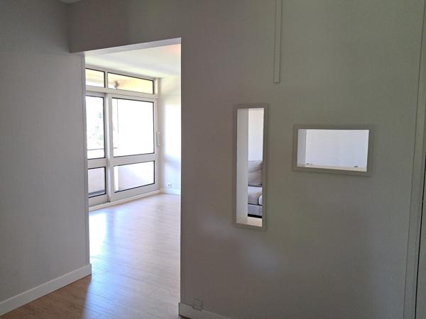 Bel appartement rénové dans résidence calme bien située.