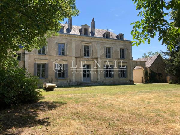 Elégant petit château XVIIIe dans la Brenne en Berry, avec gîtes et écuries