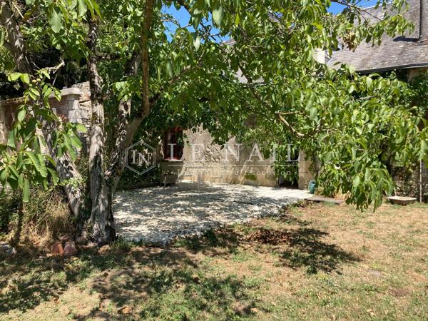 Elégant petit château XVIIIe dans la Brenne en Berry, avec gîtes et écuries