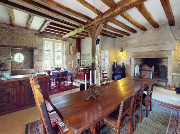 Elégant petit château XVIIIe dans la Brenne en Berry, avec gîtes et écuries