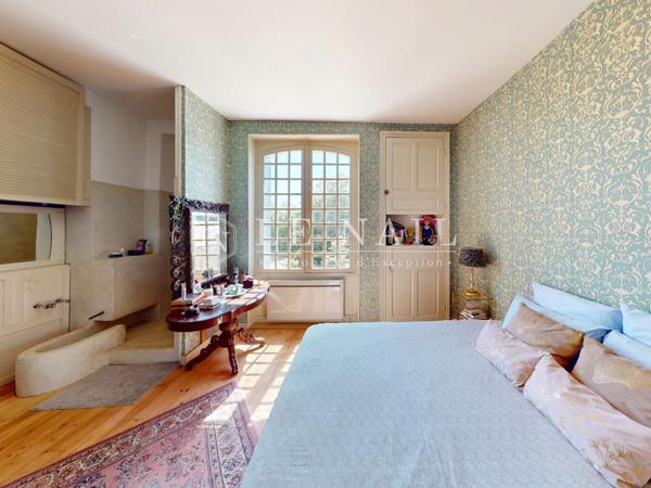 Elégant petit château XVIIIe dans la Brenne en Berry, avec gîtes et écuries