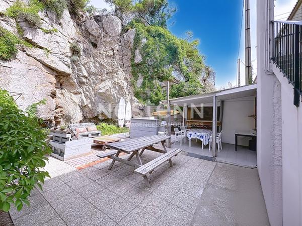 Spacieux appartement 8 pièces de 149.05 m2 (165 m² hab) avec terrasse jardin à flan de falaise à Fleury d'Aude Saint-Pierre-La-Mer