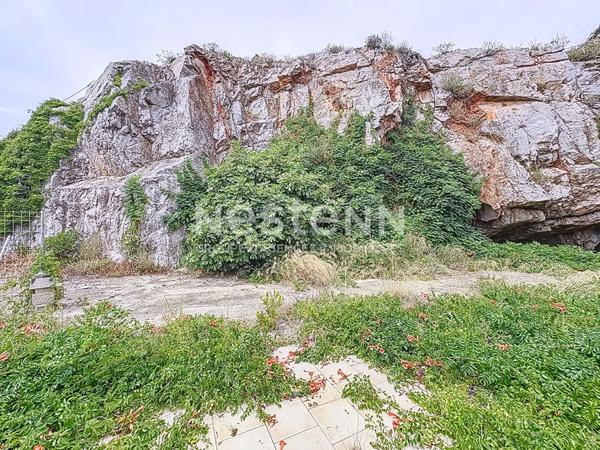 Spacieux appartement 8 pièces de 149.05 m2 (165 m² hab) avec terrasse jardin à flan de falaise à Fleury d'Aude Saint-Pierre-La-Mer