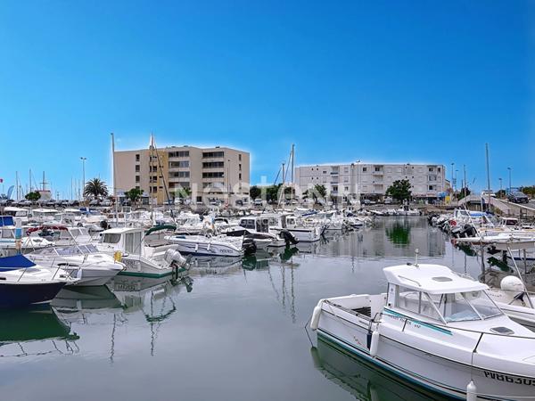 Spacieux appartement 8 pièces de 149.05 m2 (165 m² hab) avec terrasse jardin à flan de falaise à Fleury d'Aude Saint-Pierre-La-Mer