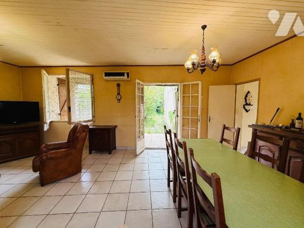 Située dans le quartier de Saint-André, à proximité de L'Estaque, cette maison de plain-pied d'...