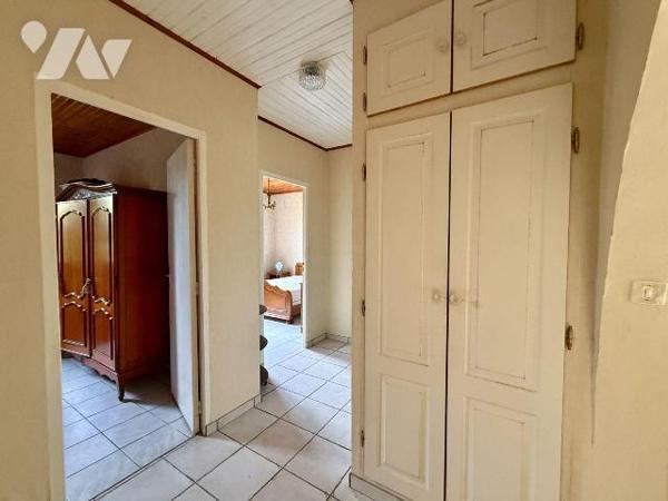 Située dans le quartier de Saint-André, à proximité de L'Estaque, cette maison de plain-pied d'...