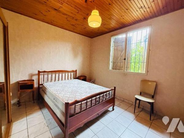 Située dans le quartier de Saint-André, à proximité de L'Estaque, cette maison de plain-pied d'...