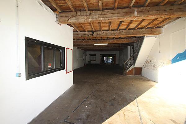 Bâtiment - Plein centre-ville - 300m² au sol